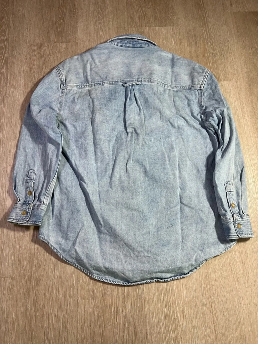 Light Blue Denim Boyfriend Shirt Minimalist Trendy Women's Medium - Picture 3 of 7